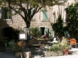 café sur la place